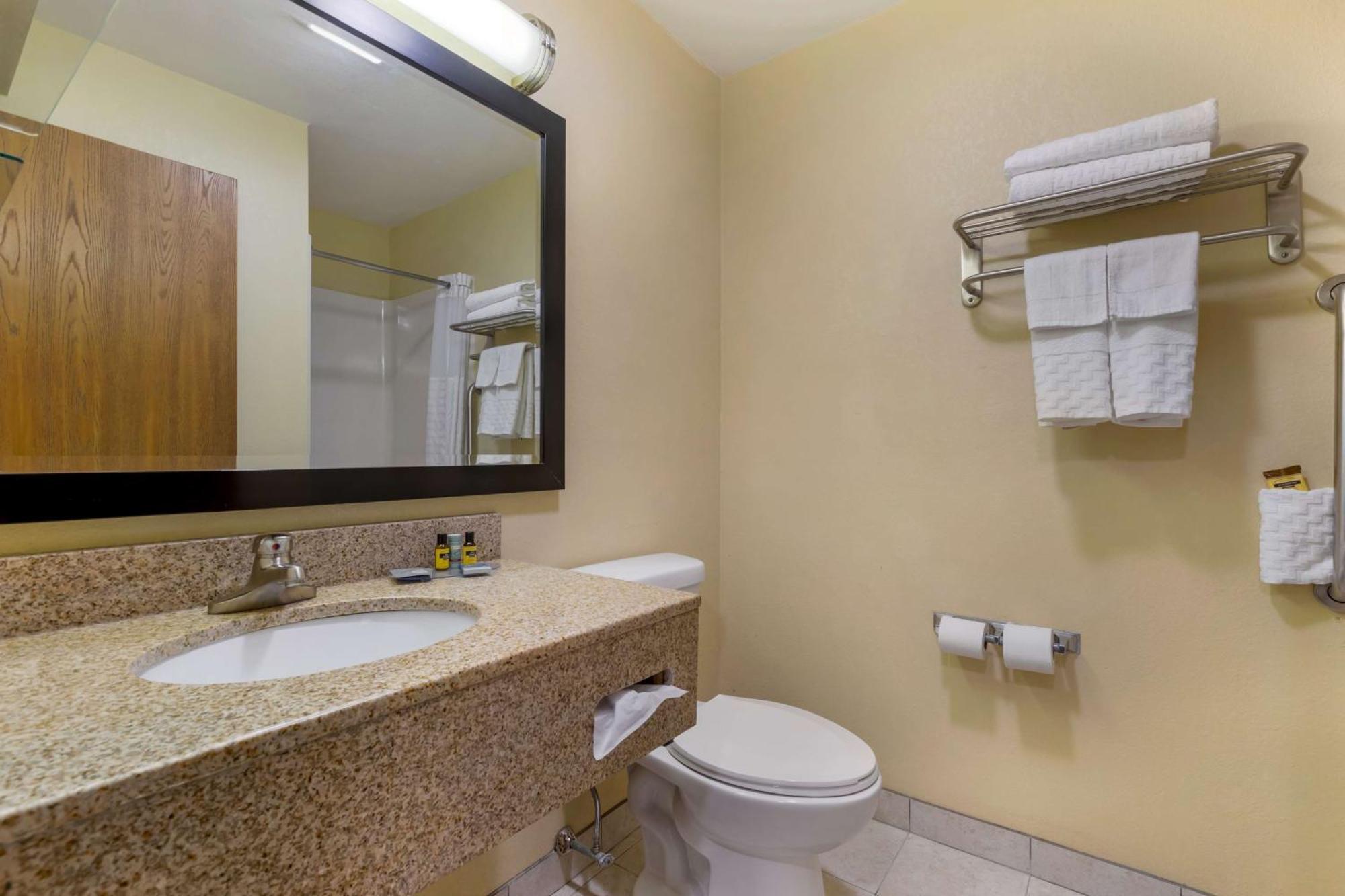 Best Western Plus Altoona Inn Екстериор снимка
