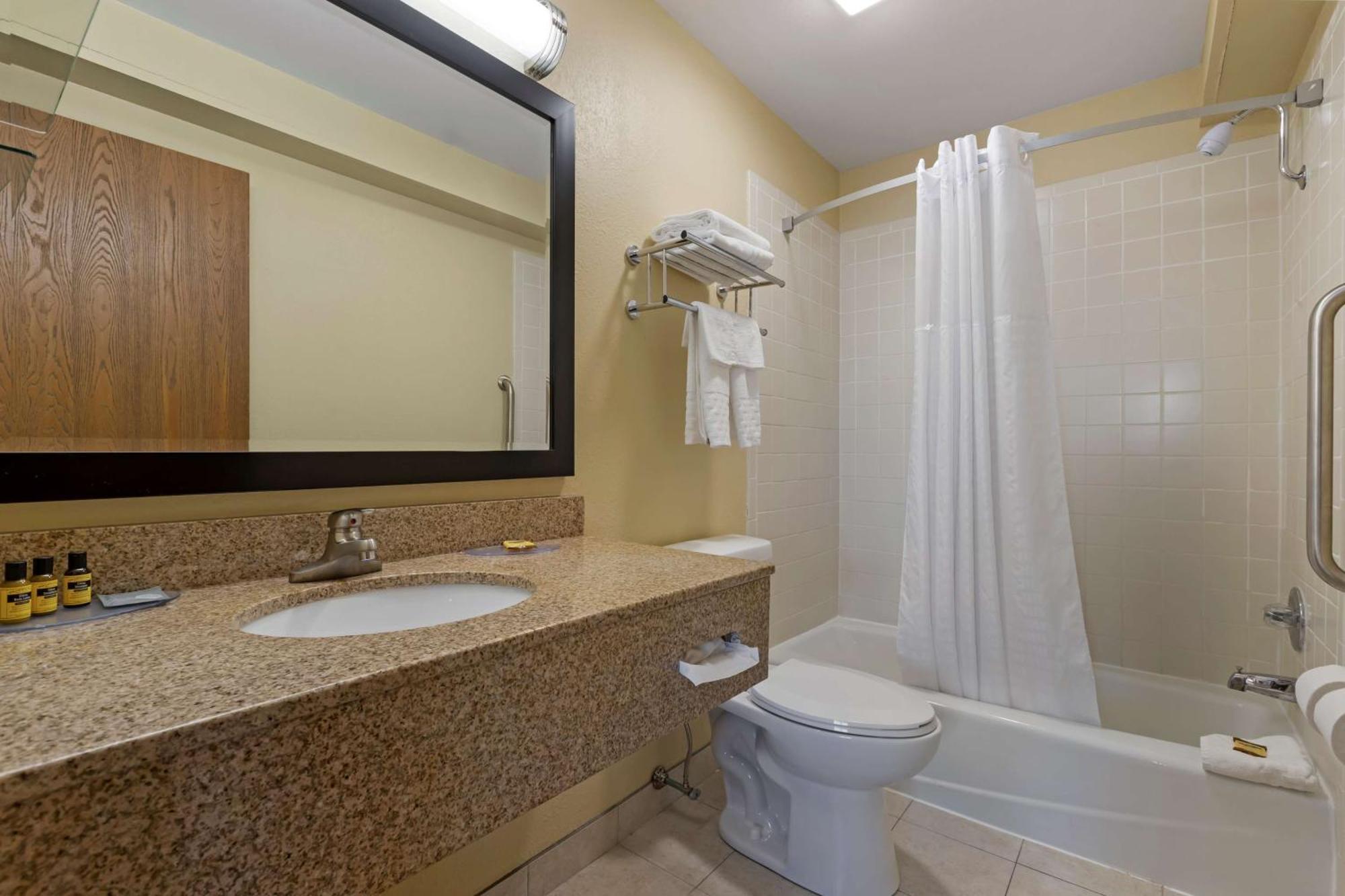 Best Western Plus Altoona Inn Екстериор снимка