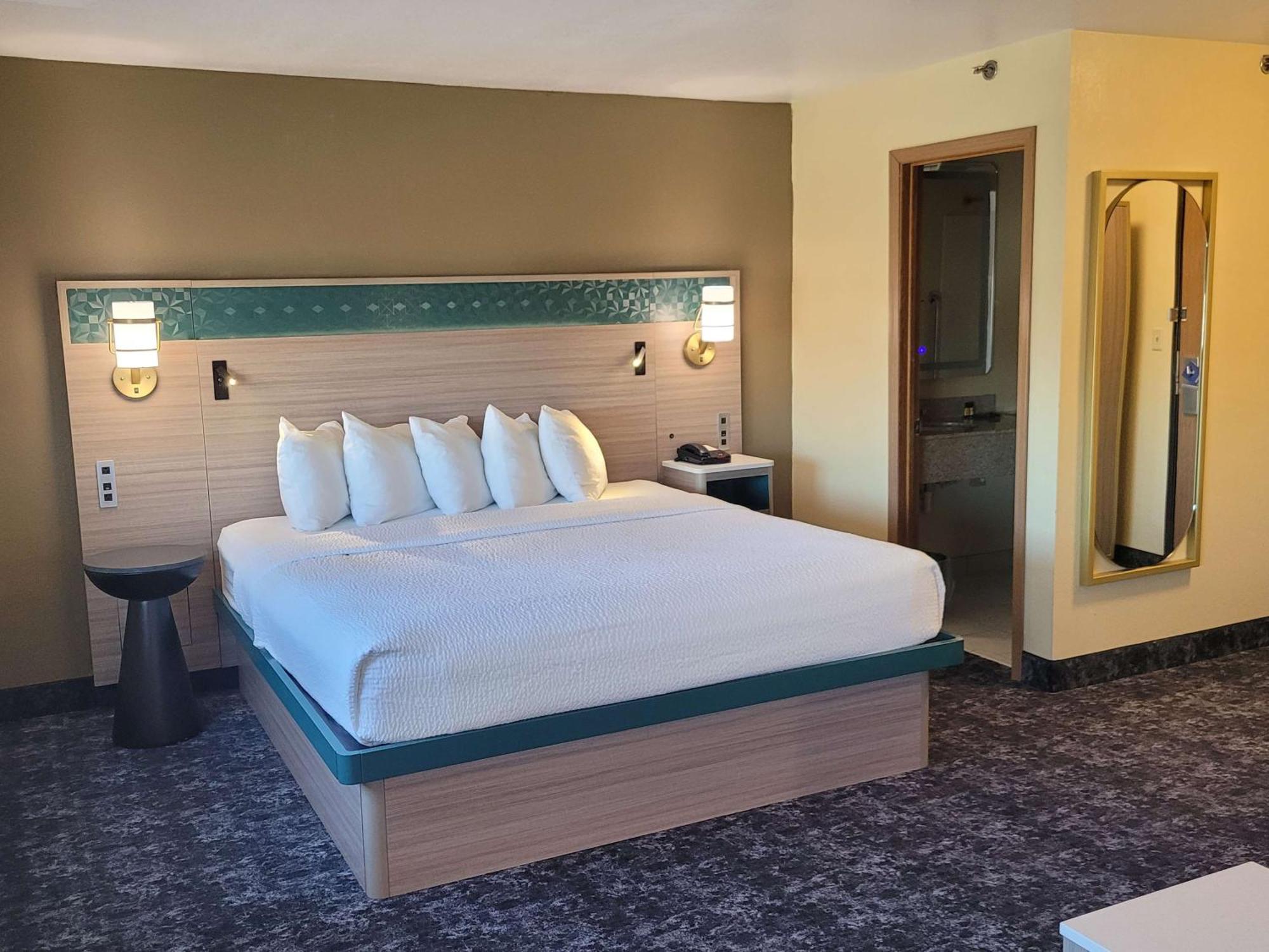 Best Western Plus Altoona Inn Екстериор снимка